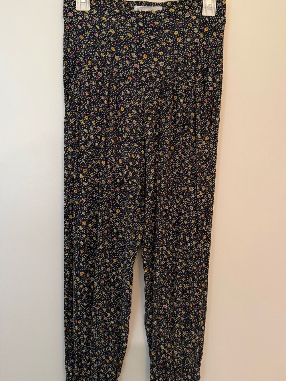 Black Floral Pull-On Capris with Elastic Waistband